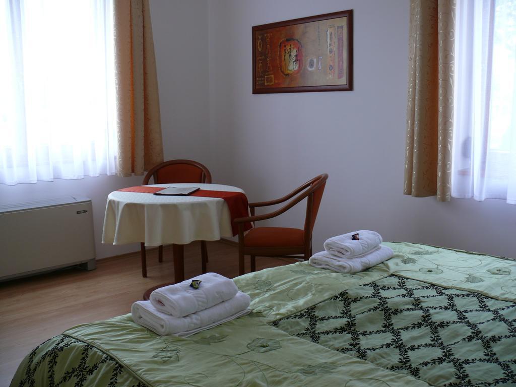 Appartamento Szerencsemák Panzió Kehidakustány Camera foto