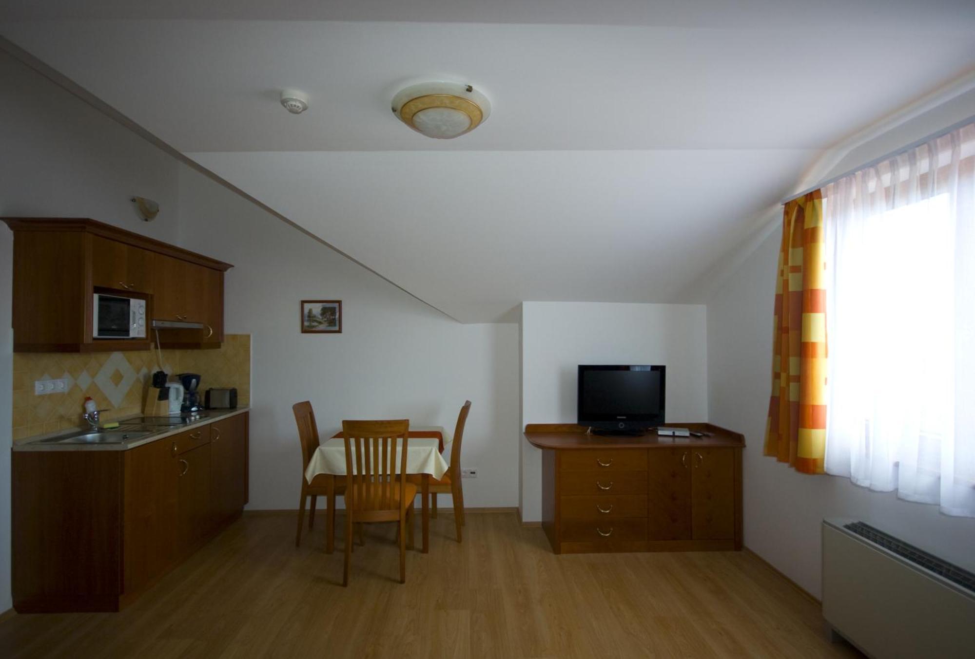 Appartamento Szerencsemák Panzió Kehidakustány Camera foto