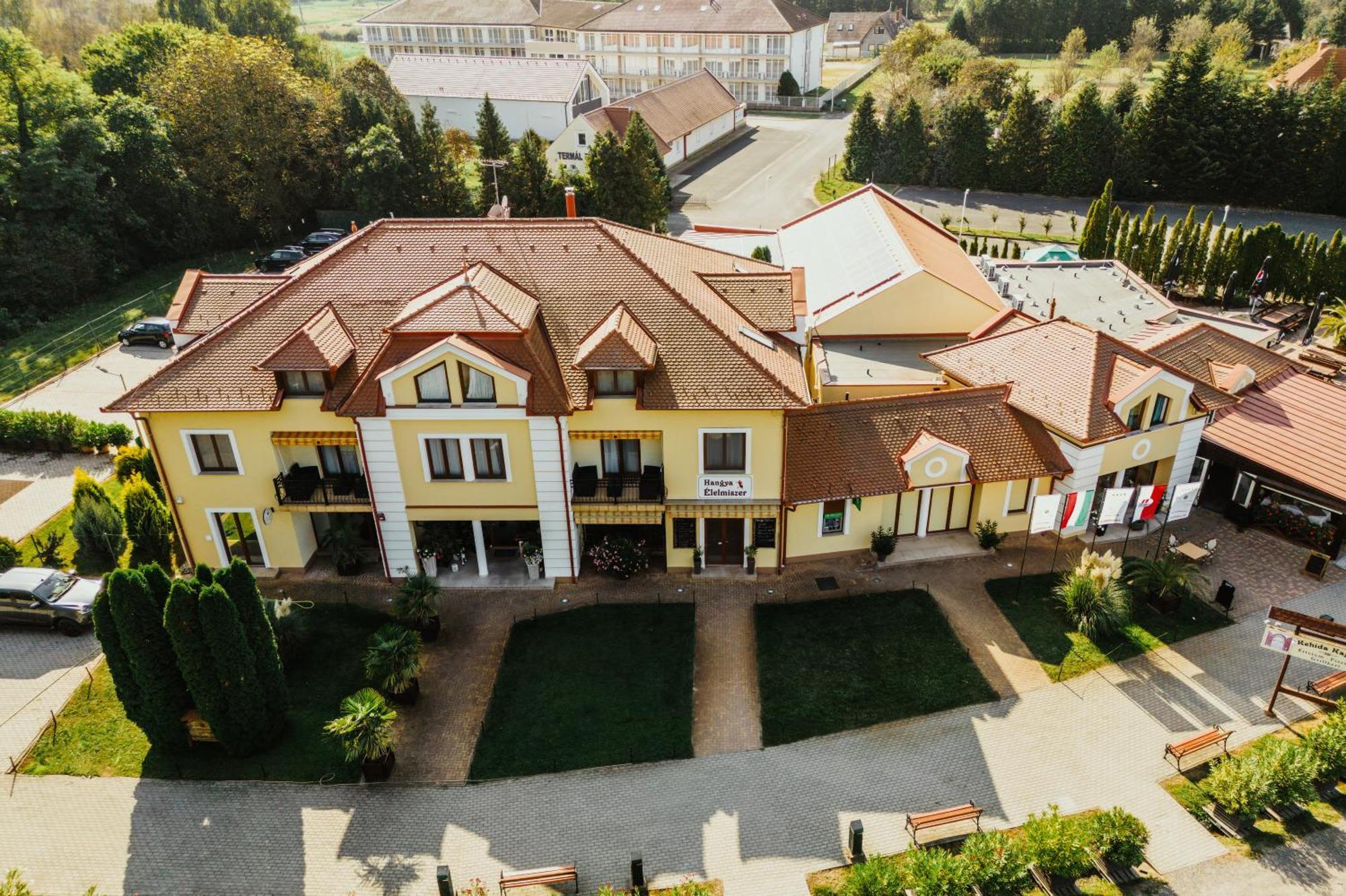 Appartamento Szerencsemák Panzió Kehidakustány Esterno foto